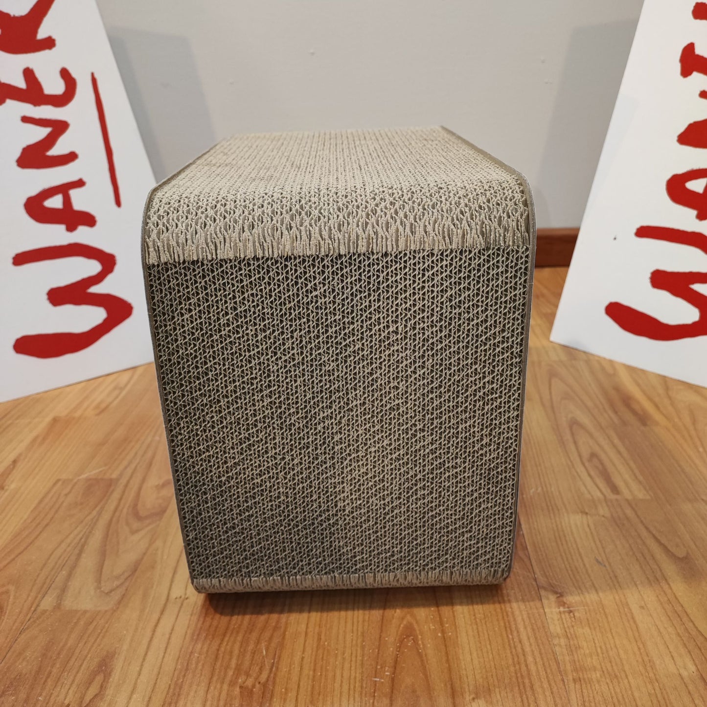 Caja Rascador Gatos Rosa | Caja TV Rascador | Waneka